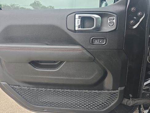 Used 2025 Jeep Gladiator Rubicon AWD/4WD image 28