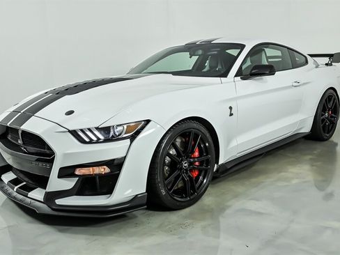 Used 2020 Ford Mustang Shelby GT500 w/ Carbon Fiber Track Pack RWD image 5