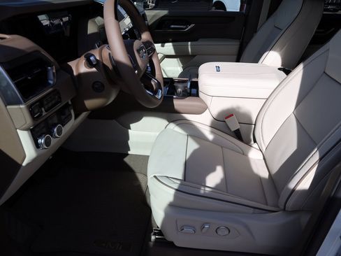 New 2026 GMC Yukon XL Denali w/ Advanced Technology Package image 11