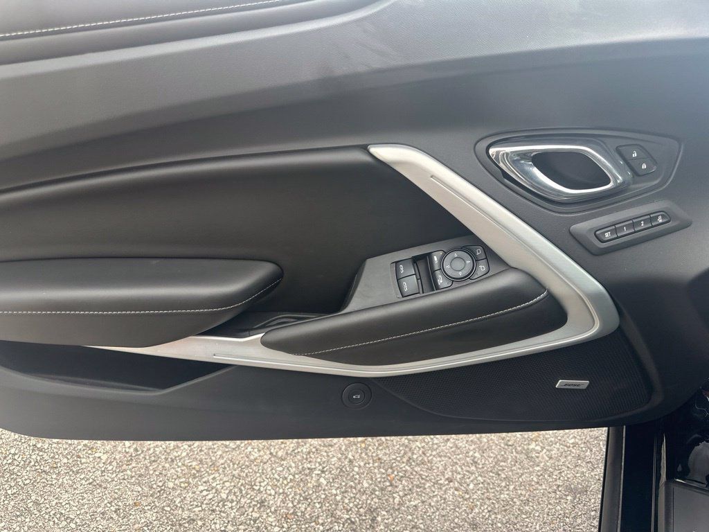 Used 2017 Chevrolet Camaro SS RWD image 13