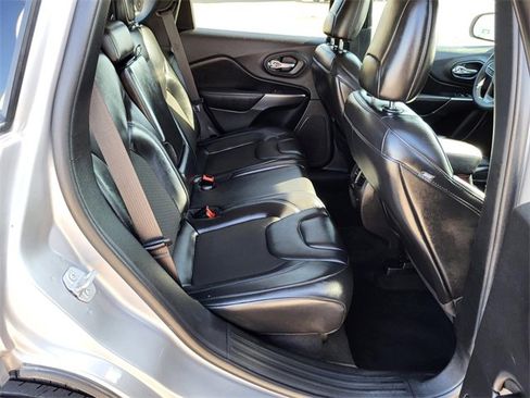 Used 2020 Jeep Cherokee Latitude Plus image 29