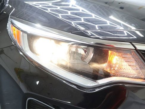 Used 2018 Kia Optima S w/ 18" Alloy Wheels Package image 37