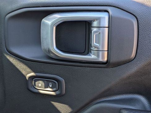 Used 2023 Jeep Gladiator Sport AWD/4WD image 31