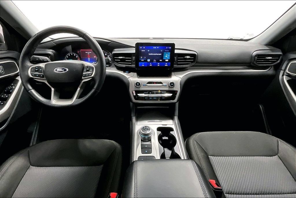 Used 2024 Ford Explorer XLT RWD image 18