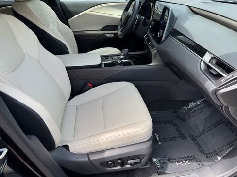 Used 2024 Lexus RX 350 FWD w/ Technology Package image 16