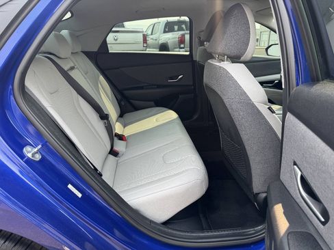 Used 2023 Hyundai Elantra Limited FWD image 5