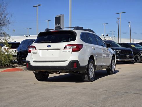 Used 2018 Subaru Outback 2.5i Premium image 4