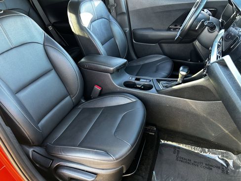 Certified 2022 Kia Niro Touring Special Edition image 9