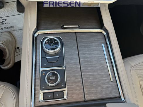 Used 2022 Ford Expedition Max Limited image 21
