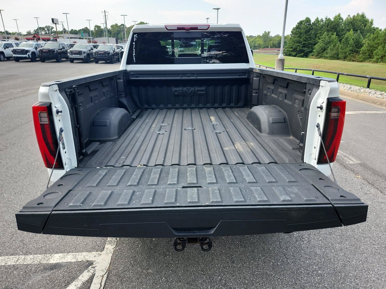 Used 2024 GMC Sierra 2500 SLT w/ SLT Premium Package AWD/4WD image 9
