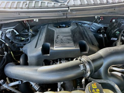 Used 2020 Ford Expedition Limited w/ Equipment Group 302A image 32