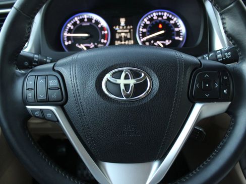 Used 2015 Toyota Highlander XLE AWD/4WD image 13