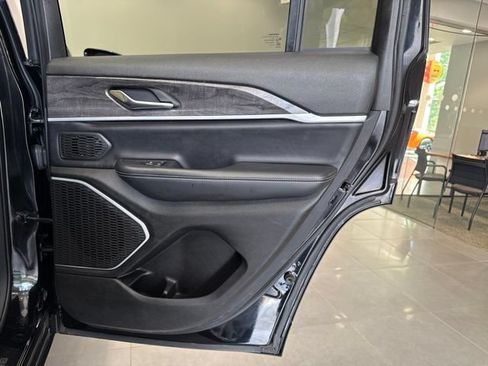 Used 2022 Jeep Grand Cherokee Limited AWD/4WD image 51