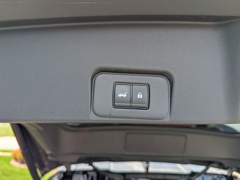Used 2025 Nissan Rogue SV w/ SV Premium Package AWD/4WD image 9