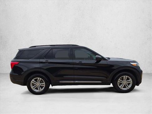 Used 2022 Ford Explorer XLT RWD image 4
