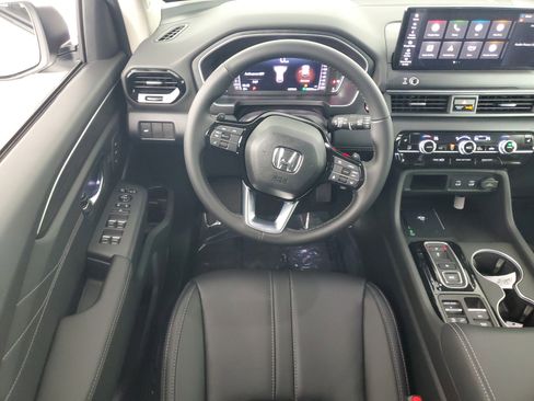 New 2026 Honda Pilot Touring image 14