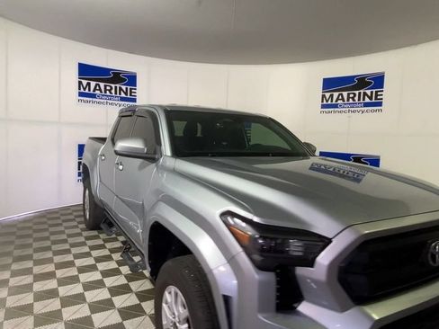 Used 2024 Toyota Tacoma SR5 AWD/4WD image 4