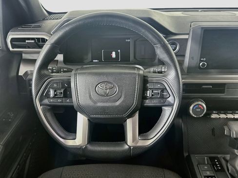 Used 2025 Toyota 4Runner SR5 AWD/4WD image 18
