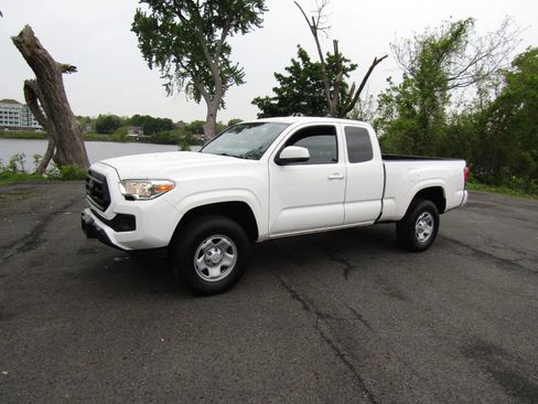 Used 2021 Toyota Tacoma SR RWD image 2