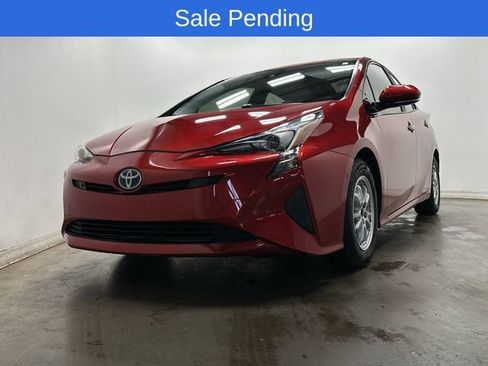 Used 2018 Toyota Prius Three w/ Advanced Technology Package FWD image 30