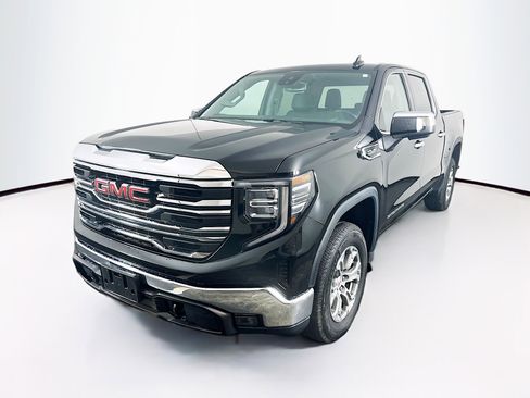 Used 2025 GMC Sierra 1500 SLT AWD/4WD image 3