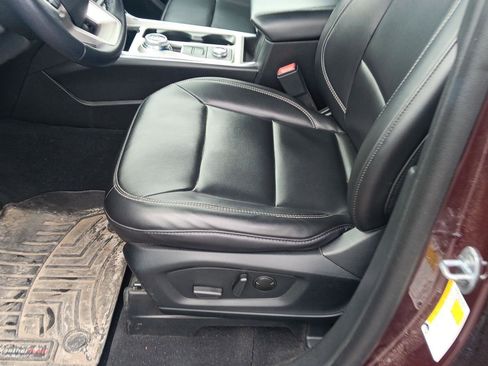 Used 2023 Ford Explorer XLT w/ Equipment Group 202A image 13