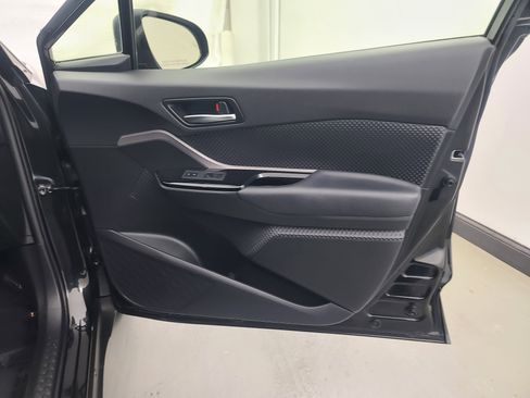 Used 2021 Toyota C-HR Nightshade image 12