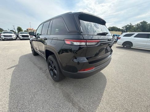 New 2026 Jeep Grand Cherokee Limited w/ Limited Altitude Package AWD/4WD image 3