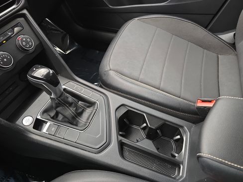 Certified 2022 Volkswagen Taos SE image 24