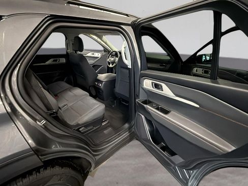 Certified 2025 Ford Explorer Active image 18