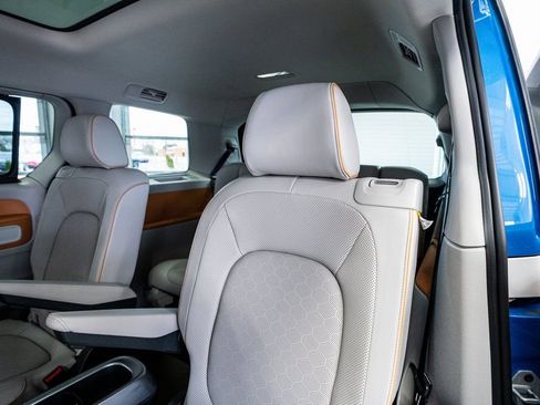 Used 2025 Volkswagen ID. Buzz 1st Edition image 48