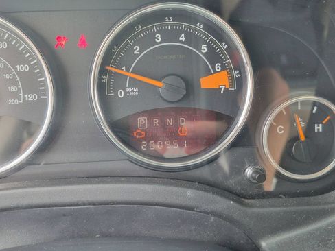 Used 2014 Jeep Compass Latitude FWD image 32