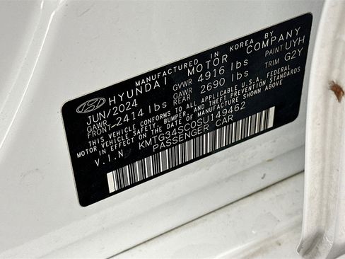 Used 2025 Genesis G70 2.5T image 12