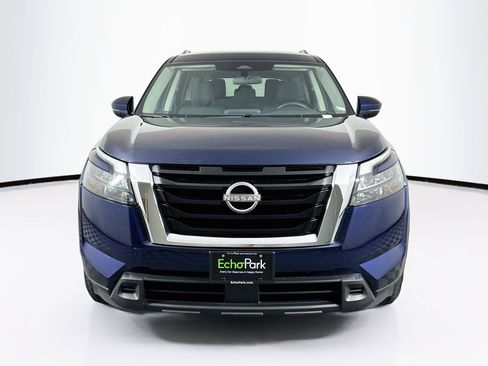 Used 2025 Nissan Pathfinder SV FWD image 2