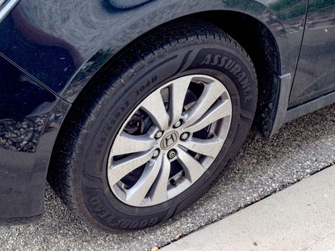 Used 2015 Honda Odyssey EX image 12