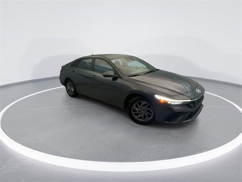 Used 2024 Hyundai Elantra SEL image 6