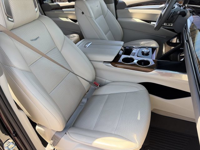Used 2025 Cadillac Escalade ESV Sport Platinum AWD/4WD image 11