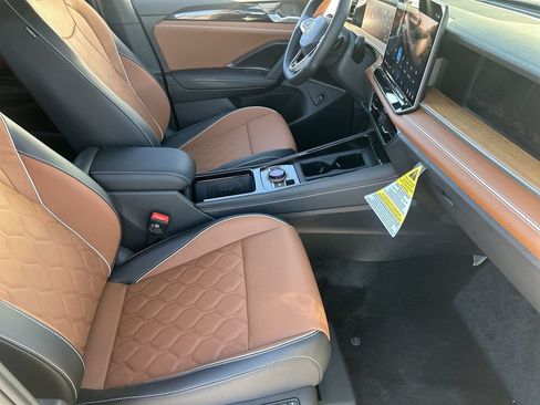 New 2026 Volkswagen Tiguan SEL R-Line AWD/4WD image 8