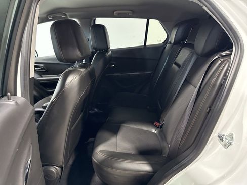 Used 2017 Chevrolet Trax LT w/ LT Convenience Package FWD image 27