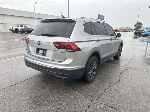 Used 2022 Volkswagen Tiguan SE w/ Panoramic Sunroof Package AWD/4WD image 8