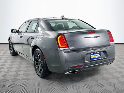 Used 2022 Chrysler 300 Touring w/ Sport Appearance Package AWD/4WD image 5