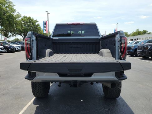 Used 2024 GMC Sierra 2500 AT4 w/ AT4 Premium Plus Package AWD/4WD image 10