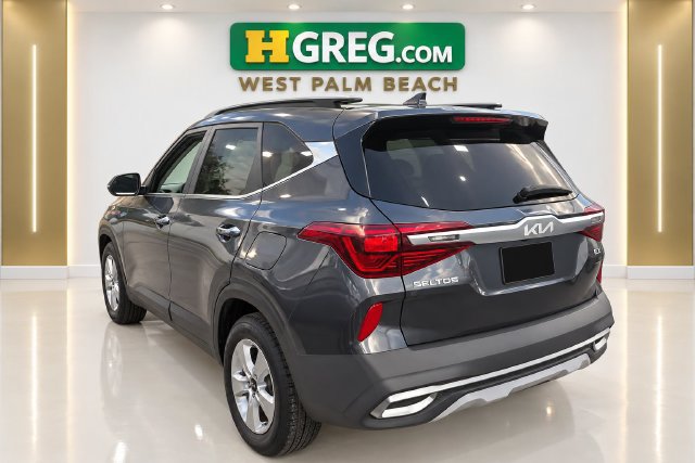 Used 2022 Kia Seltos EX AWD/4WD image 2