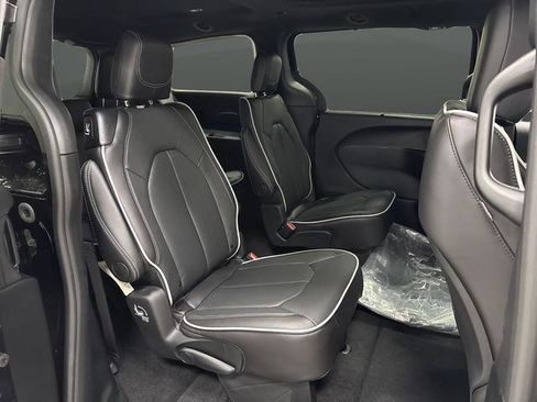 New 2026 Chrysler Pacifica Limited w/ S Appearance Package image 32
