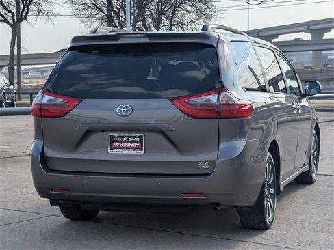 Used 2020 Toyota Sienna XLE Premium image 4