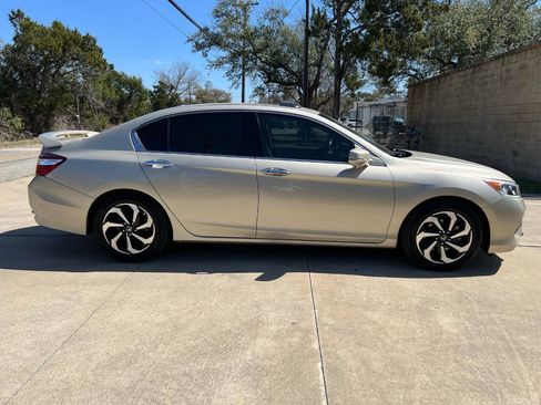 Used 2017 Honda Accord EX-L image 10
