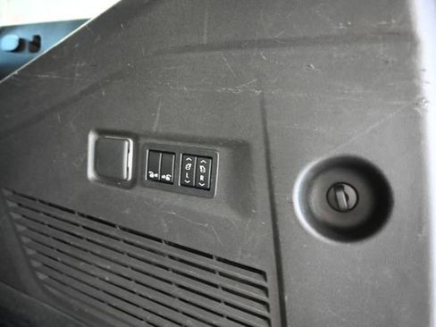 Used 2021 Chevrolet Suburban Z71 w/ Luxury Package image 29