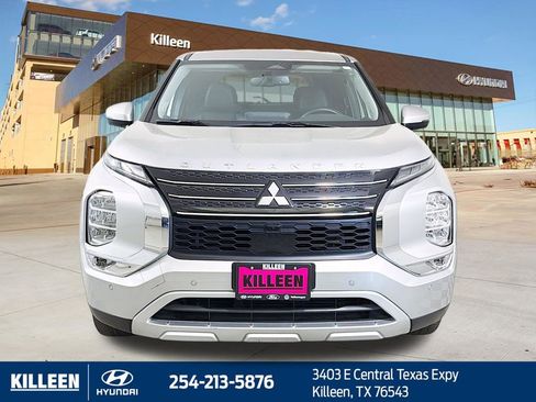 Used 2024 Mitsubishi Outlander SE FWD image 2