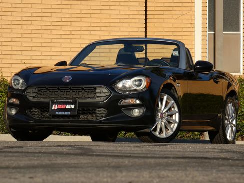 Used 2017 FIAT 124 Spider Lusso image 2