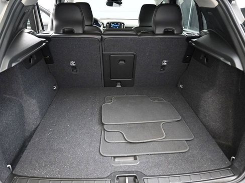 Certified 2025 Volvo XC40 B5 Core image 19